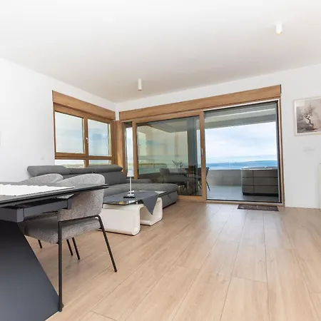 Luxury Beachfront Jacuzzi With Sea View Apartment *