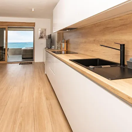 Luxury Beachfront Jacuzzi With Sea View Apartment Povljana