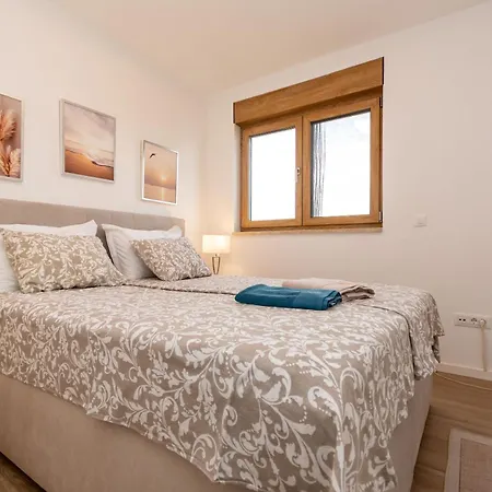 Apartment Luxury Beachfront Jacuzzi With Sea View Povljana