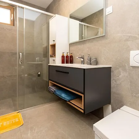Apartment Luxury Beachfront Jacuzzi With Sea View Povljana