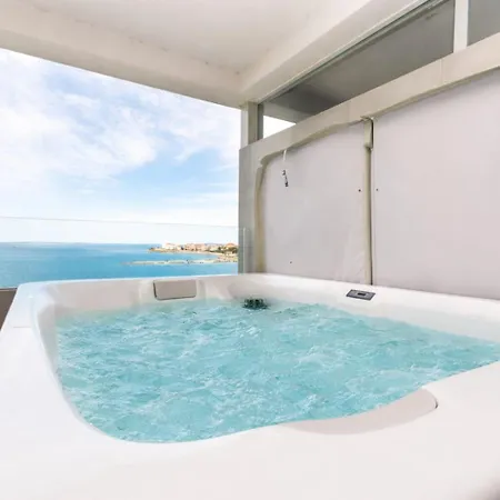 Apartment Luxury Beachfront Jacuzzi With Sea View Povljana
