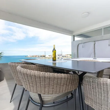 Luxury Beachfront Jacuzzi With Sea View