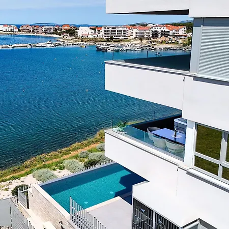 Luxury Beachfront Jacuzzi With Sea View Apartment