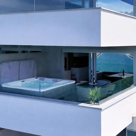 Luxury Beachfront Jacuzzi With Sea View
